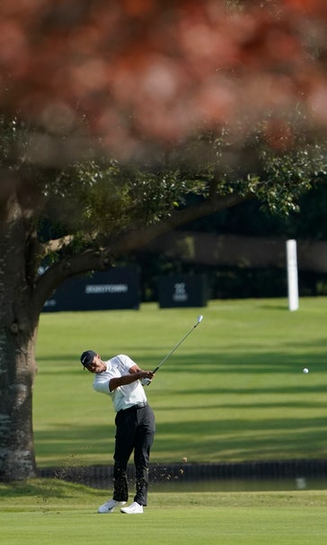 Woods shoots 64 to take 2-stroke lead at Zozo Championship